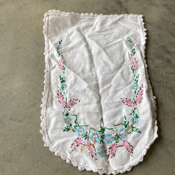 Antique textile. From estate. Embroidered pink blue yellow. Ready to rep… - Picture 6 of 7